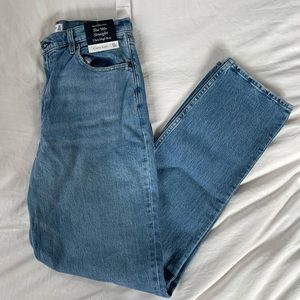 BRAND NEW Abercrombie 90s Straight Curve Love Jean